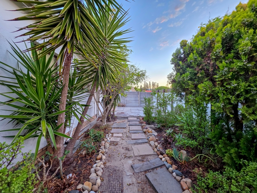 4 Bedroom Property for Sale in Sunridge Western Cape